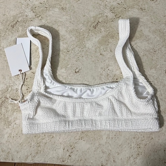 Good American Crinkle Scoop Bra Bathing Suit Top Size 1/2 NWT - Picture 3 of 7